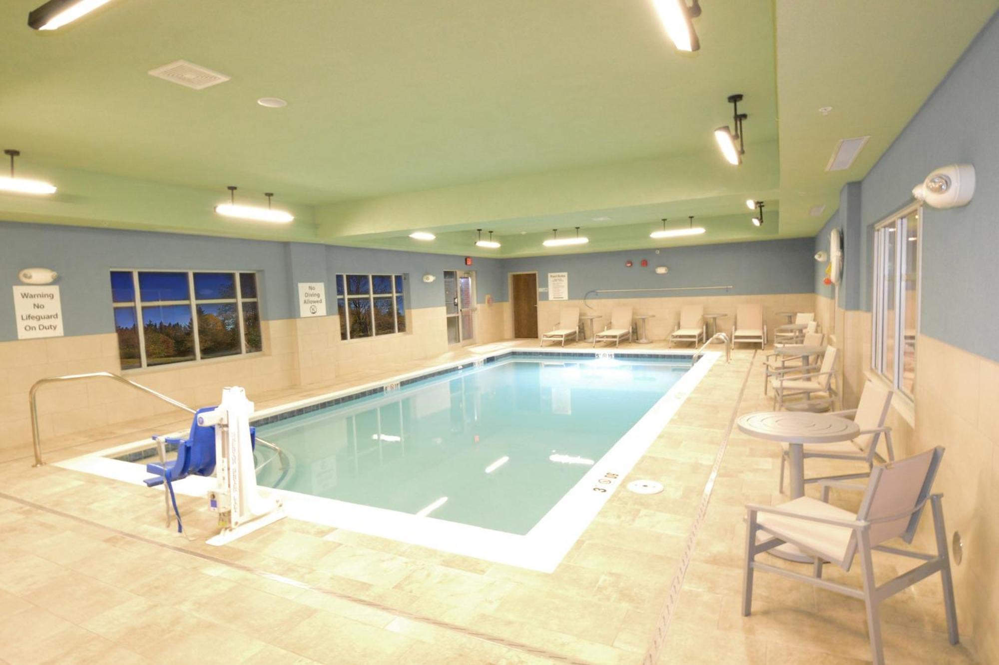 Holiday Inn Express & Suites Toledo West By Ihg Exterior foto